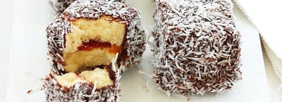 Lamington, bizcocho esponjoso, considerado postre nacional de Australia.